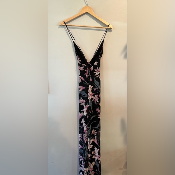 ASTR Surplice Maxi Dress in Black Lily Floral sz M Like New Condition - Picture 2 of 9